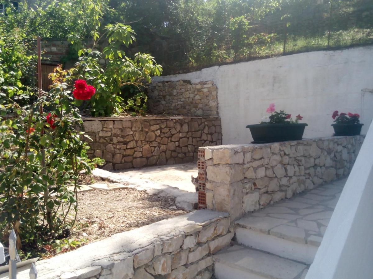Soustas Apartments Longos  Exterior photo