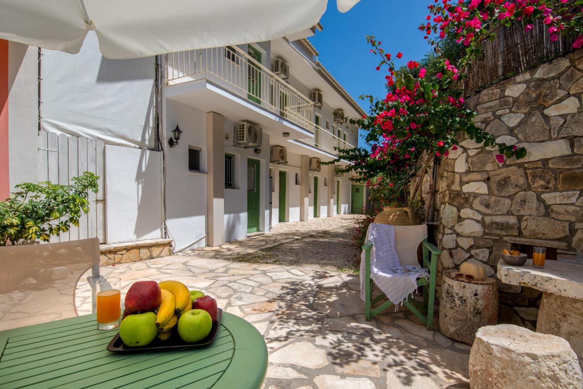 Soustas Apartments Longos  Exterior photo